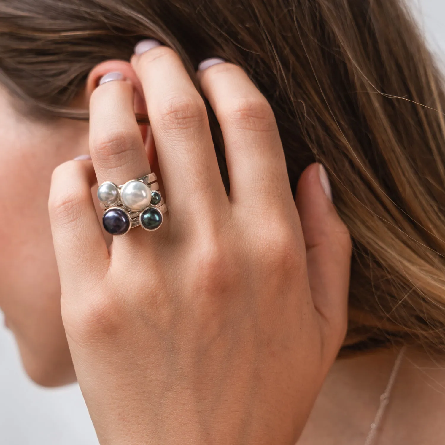 8mm Peacock Pearl Hammered Twinkle Ring