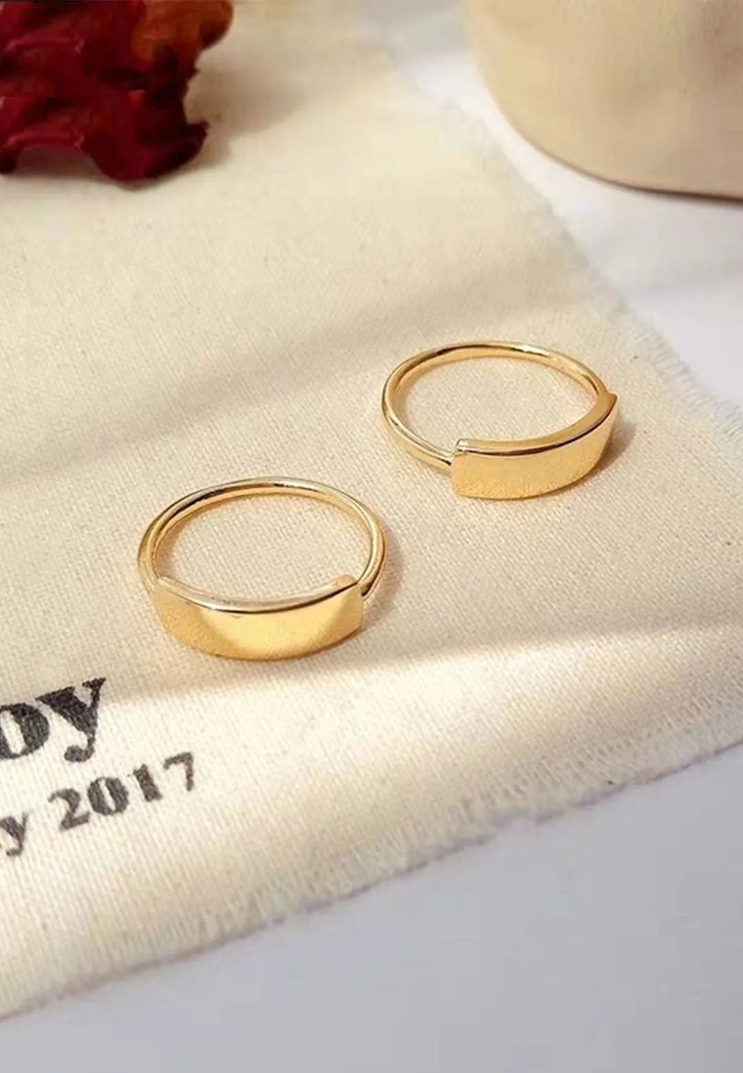 Hestia Minimalist Engravable Plate Slim Band Ring in Gold
